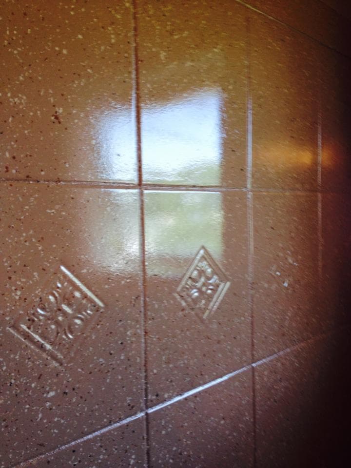 Custom faux granite tub and tile refinish