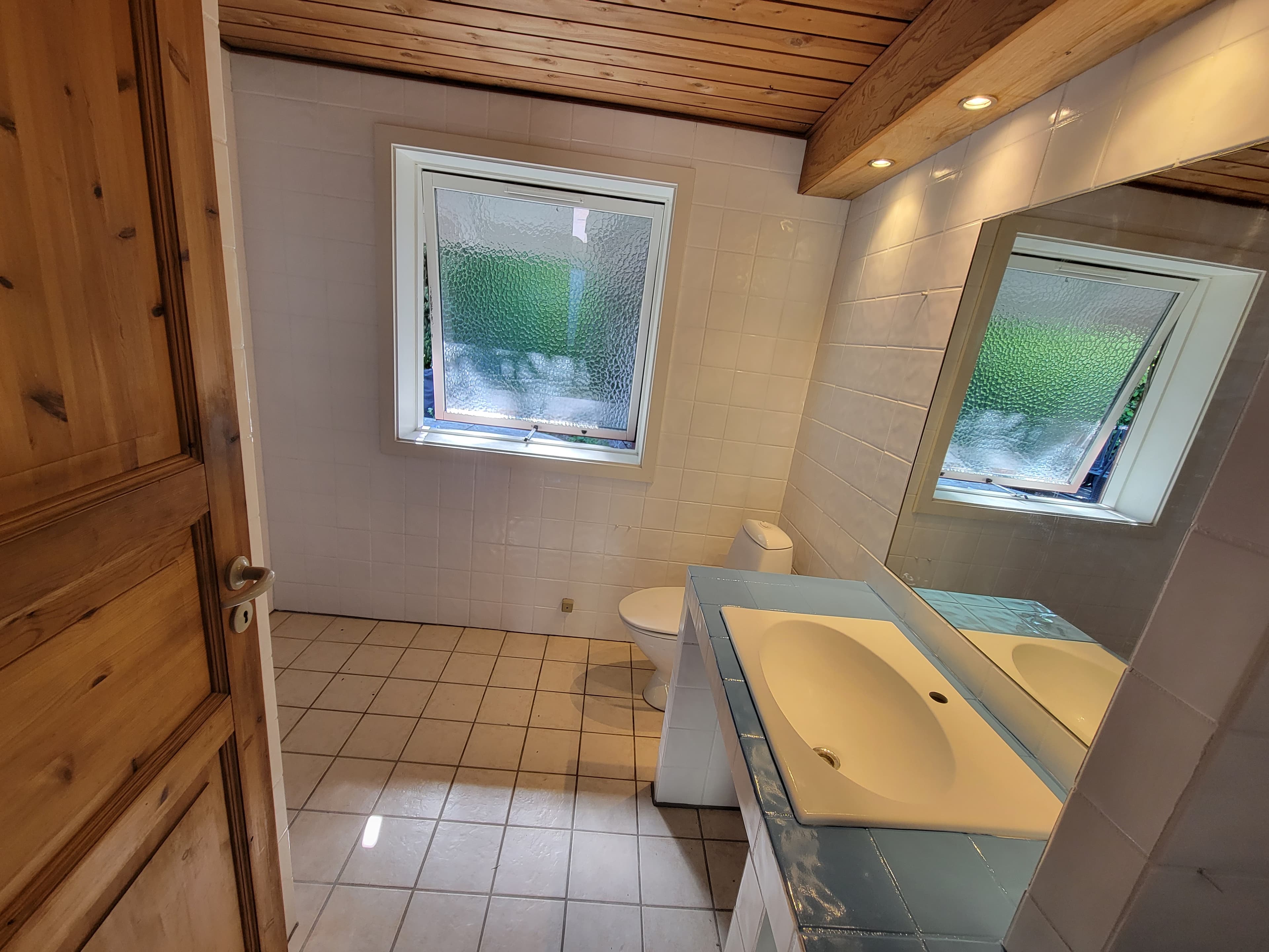 Shower tiles refinished in white and ocean blue